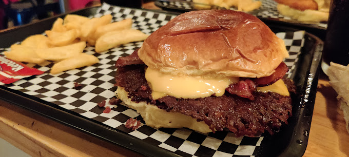 Hamburguesa y patatas